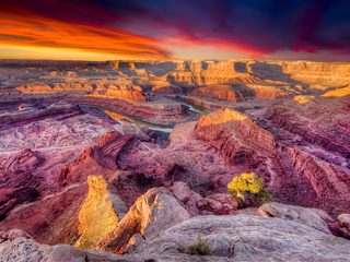 20210213170547-Colorful sunset in the Canyonlands of Utah.jpg